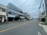 現地のご見学予約もスタートしました。現地ご見学の際、スタッフが様々なご質問に対応いたします、周辺環境、前面道路、建築可能な建物について、ぜひご相談ください。