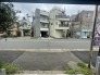 現地のご見学予約もスタートしました。現地ご見学の際、スタッフが様々なご質問に対応いたします、周辺環境、前面道路、建築可能な建物について、ぜひご相談ください。