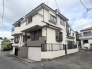 角地に佇む、駅チカの邸。実際に現地をご見学頂くと生活のイメージが広がります。家具を置いたイメージや窓からの景色など、現地で体感ください。
