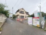 安心して暮らすことのできる住宅街。　住宅地の道路は一般に交通量が少なく車などの騒音が少ないため、住民にとって静かな生活環境が提供されます。

