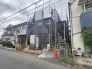 現在建物を建築中です、建築中の物件については現地確認の他、同施工会社の完成施工例のご案内、担当者のプレゼンテーションにてご検討ください。適切なご検討の方法をご説明させて頂きます。

