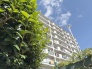 青空に映える豊かな緑に囲まれ穏やかな時間が流れる住まい。
