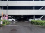 大切な愛車をしっかりと守る屋根付きで安心の駐車環境が整っています。