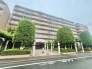 周辺の街並みの中で適度な主張、生活に溶け込むシンプルなデザインの外観が魅力の建物です。
