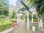 自然に恵まれた豊かな緑と美しいロケーションが特徴です。穏やかな暮らしやリラックスした健康的な生活が送れそう。日々の喧騒から離れ、自然に囲まれた癒しの場所はいかがでしょうか。
