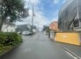 安心して暮らすことのできる住宅街。　住宅地の道路は一般に交通量が少なく車などの騒音が少ないため、住民にとって静かな生活環境が提供されます。

