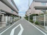 周辺は住宅が建ち並ぶ閑静な住宅街です。
