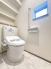 階段下を有効活用したトイレスペース。
便座はもちろんウォシュレット。

