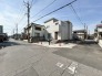 角地につき、開放感に恵まれる住居がここに。
