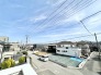 前面の住まいとの距離感があるから、圧迫感を感じません。
