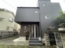 車通りの少ない閑静な住宅地、のびのびした子育てに適します。
