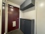 玄関を開けたらシューズボックス、使いやすい配置です。
