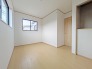 B号棟 子供部屋には丁度良い洋室。サイズは5.5帖。
 2025/12/25m