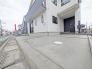 セカンドカーにも便利、駐車2台可の敷地。
