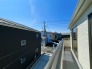 1号棟 車通りの少ない閑静な住宅地、のびのびした子育てに適します。
