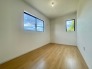 1号棟 今からここを誰のお部屋にしようか、そんな洋室です。

