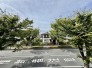 前面の住まいとの距離感があるから、圧迫感を感じません。
