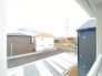 車通りの少ない閑静な住宅地、のびのびした子育てに適します。
