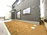 季節のお花を少し楽しむくらいなら、このお庭で十分かも。
