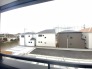 前面の住まいとの距離感があるから、圧迫感を感じません。
