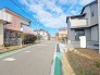 駐車が苦手な方にも嬉しい、前面約６ｍ道路に面した住まい。