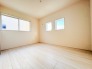 新築の木の匂いのする室内。写真では伝わらないので、ぜひ現地でお確かめください。
