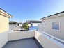 車通りの少ない閑静な住宅地、のびのびした子育てに適します。
