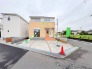2号棟 角地につき、開放感に恵まれる住居がここに。
幸手駅まで徒歩１１分。この距離だと、運動不足も少し解消されるかも。
