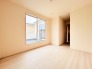 新築の木の匂いのする室内。写真では伝わらないので、ぜひ現地でお確かめください。
