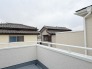 車通りの少ない閑静な住宅地、のびのびした子育てに適します。
