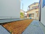 広々とした南庭は、太陽の下のリビングかもしれません。
