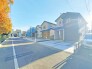 幹線道路から１本入った現地は、想像以上に静かに感じられます。
