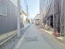 幅員こそやや狭くても、その分交通量が少なくて安心。
