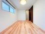 大事な日当たりは、大きな窓から。誰のお部屋にしましょう。
