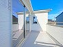 らくらくお洗濯を助ける広いバルコニー。
