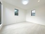 住宅街の２階南向きのお部屋です。日当たりはご覧のとおり。
