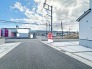 幹線道路から１本入った現地は、想像以上に静かに感じられます。
