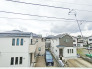 1号棟 前面の住まいとの距離感があるから、圧迫感を感じません。
 2026/03/26m