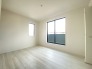 新築の木の匂いのする室内。写真では伝わらないので、ぜひ現地でお確かめください。
