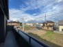 車通りの少ない閑静な住宅地、のびのびした子育てに適します。
