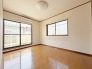 住宅街の２階南向きのお部屋です。日当たりはご覧のとおり。
