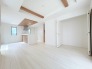 1号棟 ご家族みんながゆったりくつろげる広々リビング。
 2026/08/14m