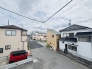 車の通りも少ない閑静な住宅地。子育てにも、第二の人生にも。
