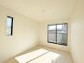 4号棟 住宅街の２階南向きのお部屋です。日当たりはご覧のとおり。
