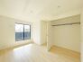住宅街の２階南向きのお部屋です。日当たりはご覧のとおり。
