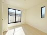 1号棟 住宅街の２階南向きのお部屋です。日当たりはご覧のとおり。
