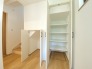 2号棟 たっぷり収納で、お部屋の中はいつもキレイに片付きそうですね。
