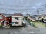 あたり一帯に住宅が広がる立地、低層住居専用地域ならでは。
