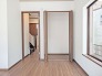 何かとものがあふれやすいリビングに、ちょっと一工夫。うれしい収納空間。
