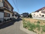 A号地 車通りの少ない閑静な住宅地、のびのびした子育てに適します。
